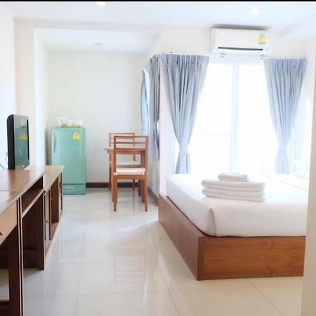 Oyo 1097 Thep Apartment Pattaya Eksteriør billede