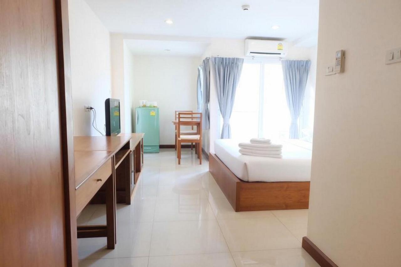 Oyo 1097 Thep Apartment Pattaya Eksteriør billede