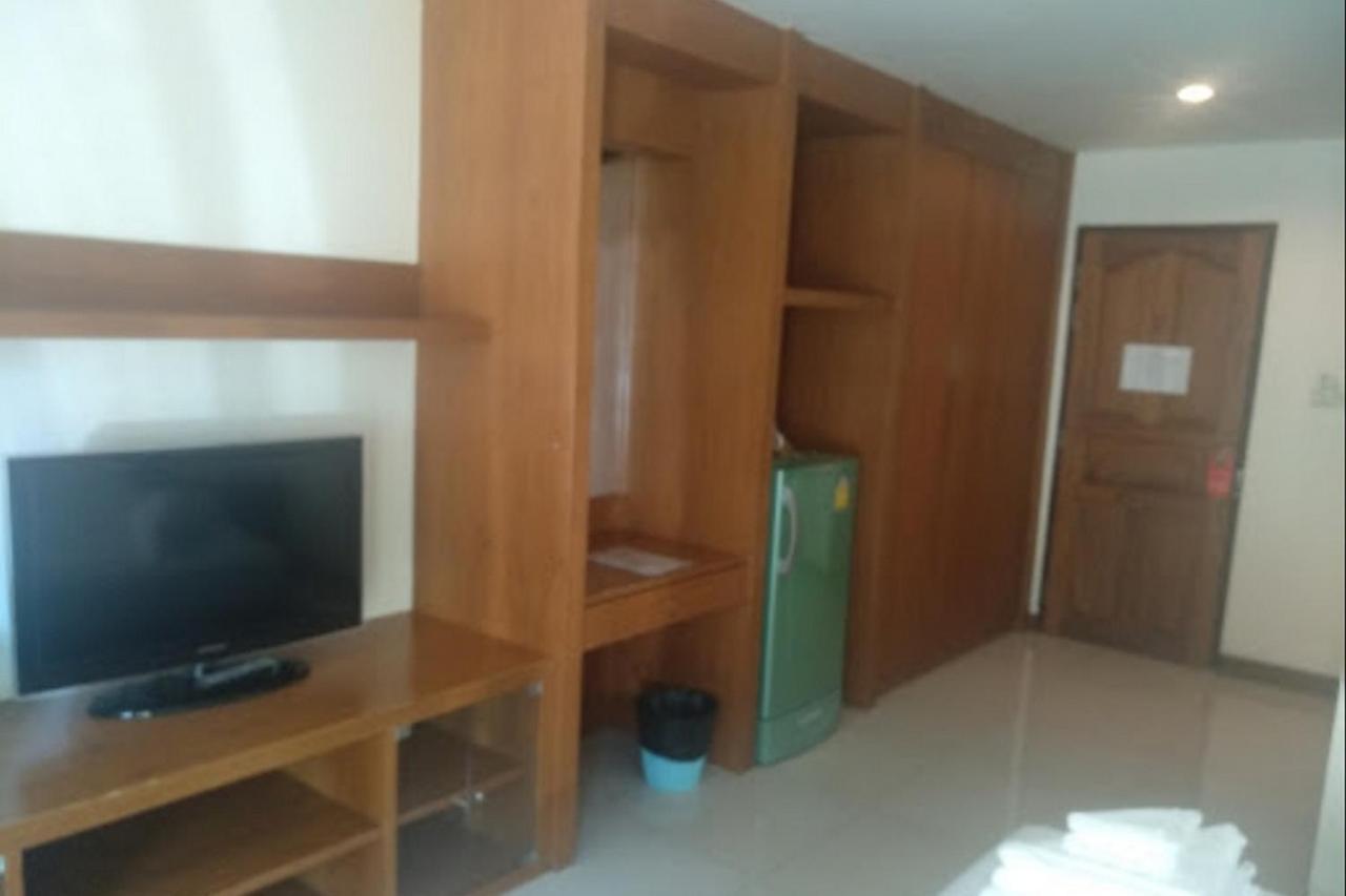 Oyo 1097 Thep Apartment Pattaya Eksteriør billede